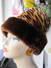 Load image into Gallery viewer, Leopard Print  Sheepskin Hat
